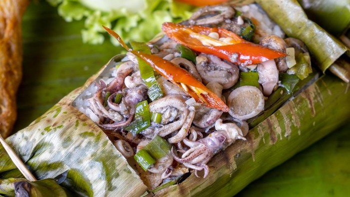 Resep Nasi Bakar Cumi Buat Makan Siang Favorit Keluarga